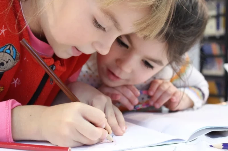 Bimbi a scuola